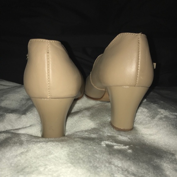 Tan heels - Picture 4 of 4